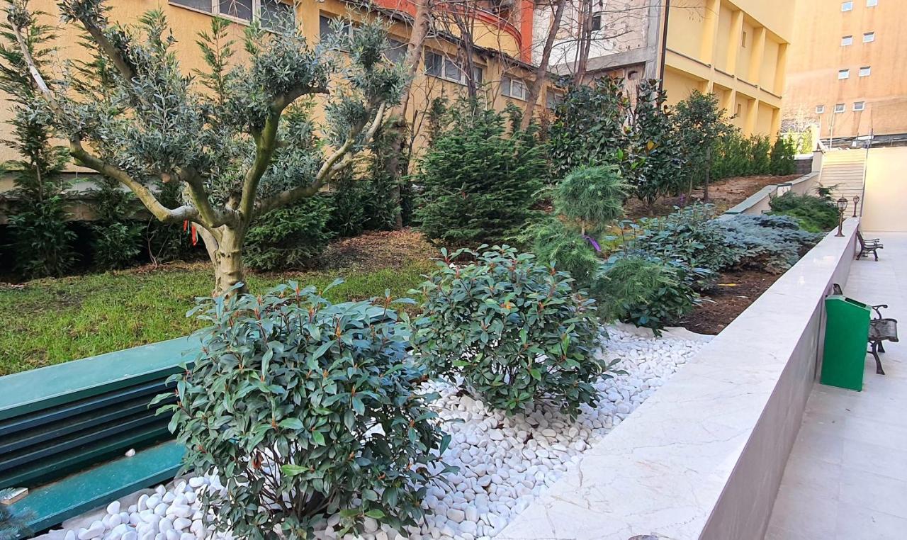 Floral Inn Priștina Exterior foto